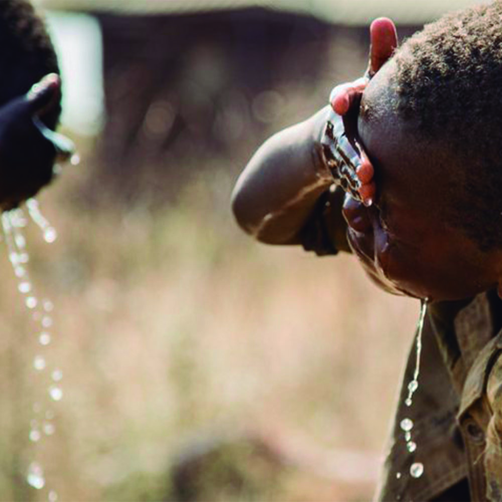 Falta de água e saneamento deixa milhões de vidas em risco no mundo, diz OMS